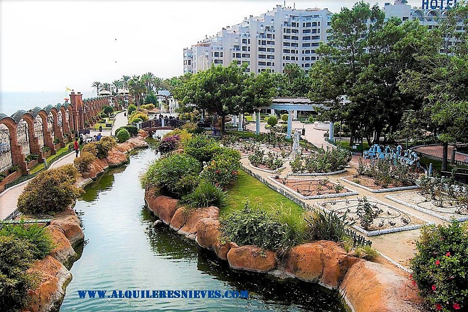 Canal ajardinado de Magic World