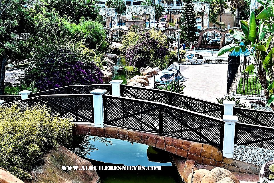 Puente en los jardines de Magic World