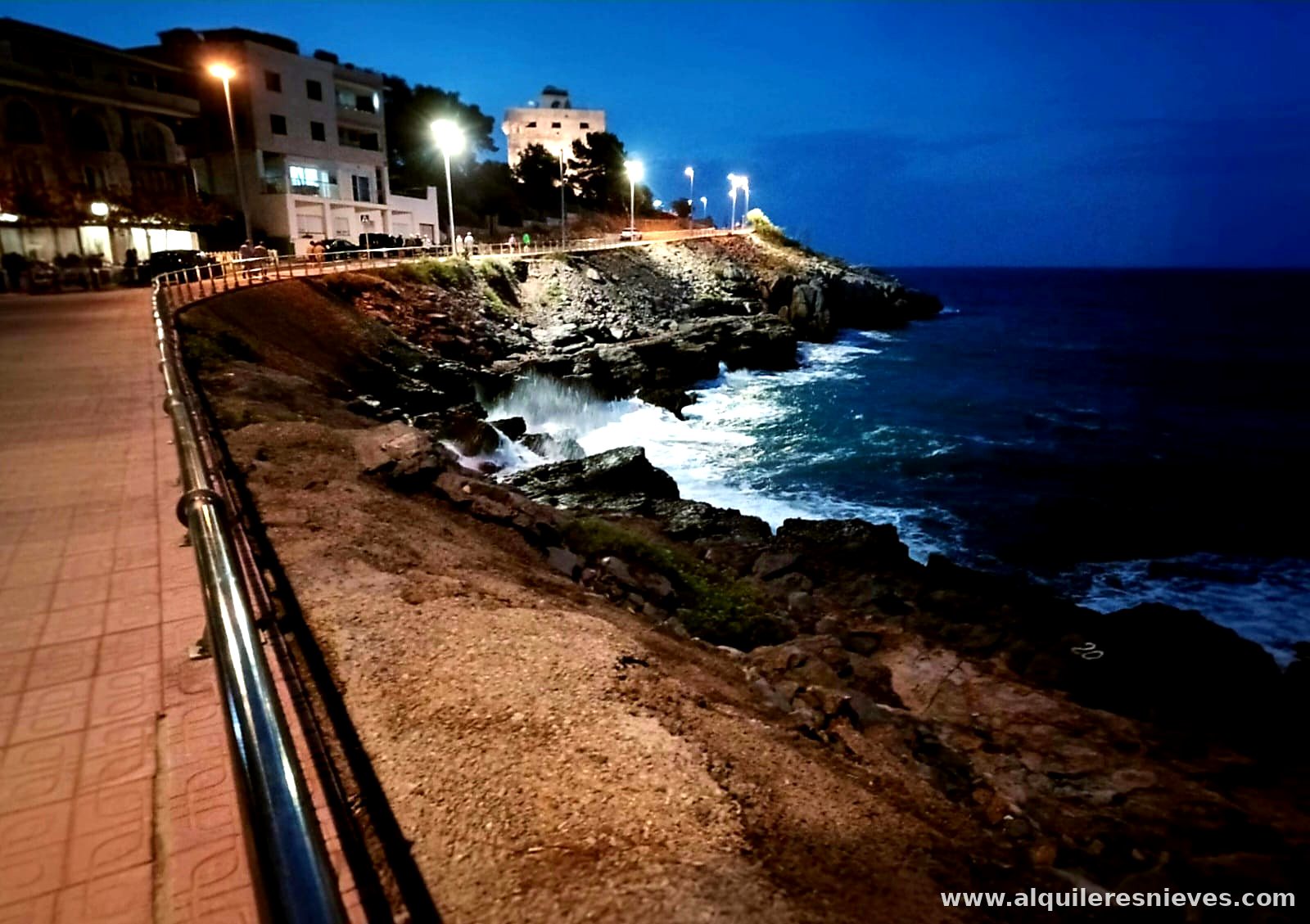 Costa de Oropesa del Mar al anochecer