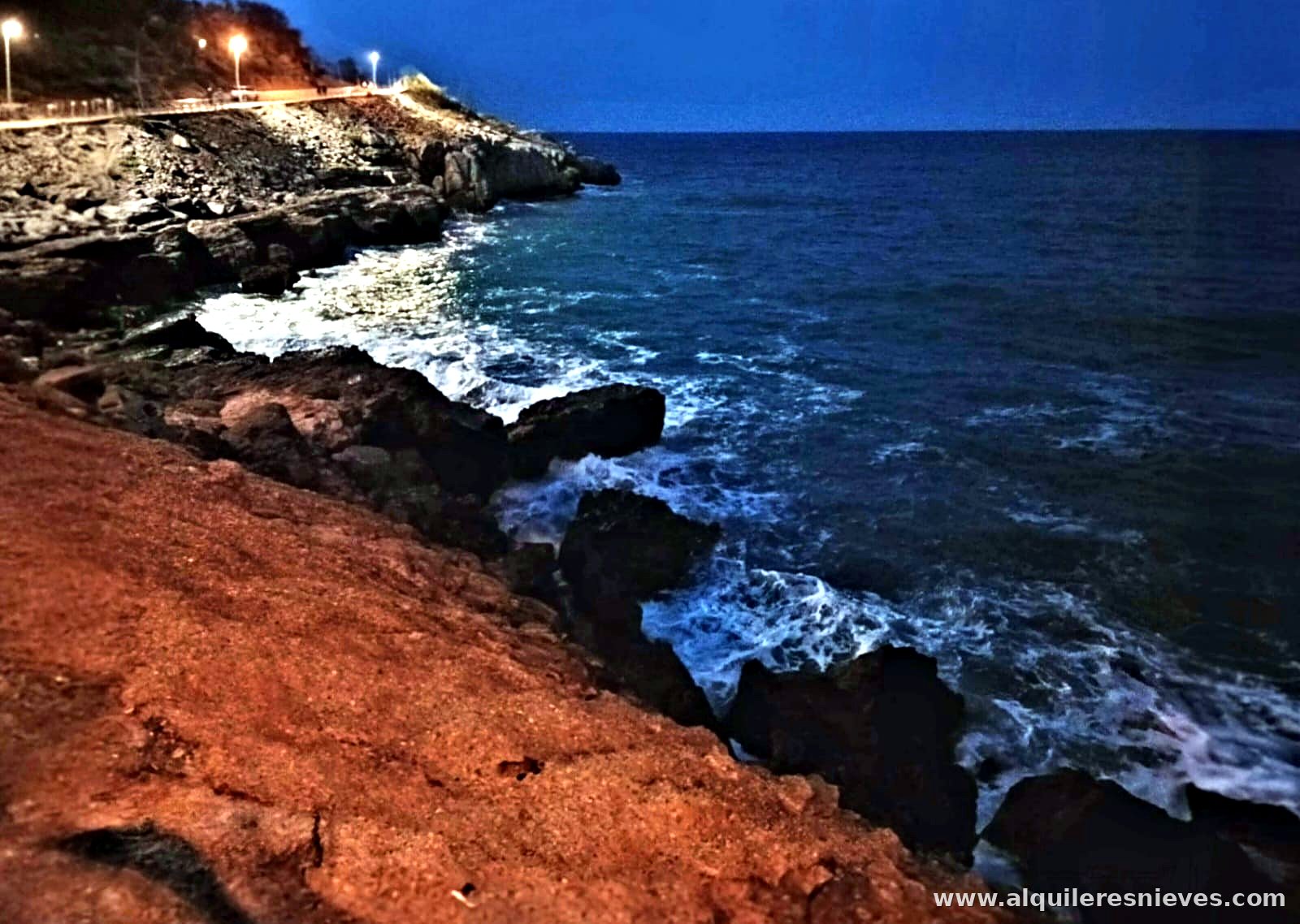 Costa de Oropesa del Mar al anochecer